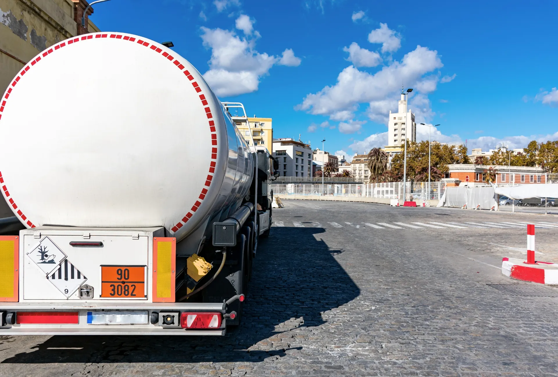 How Are Liquid Chemicals Transported Header